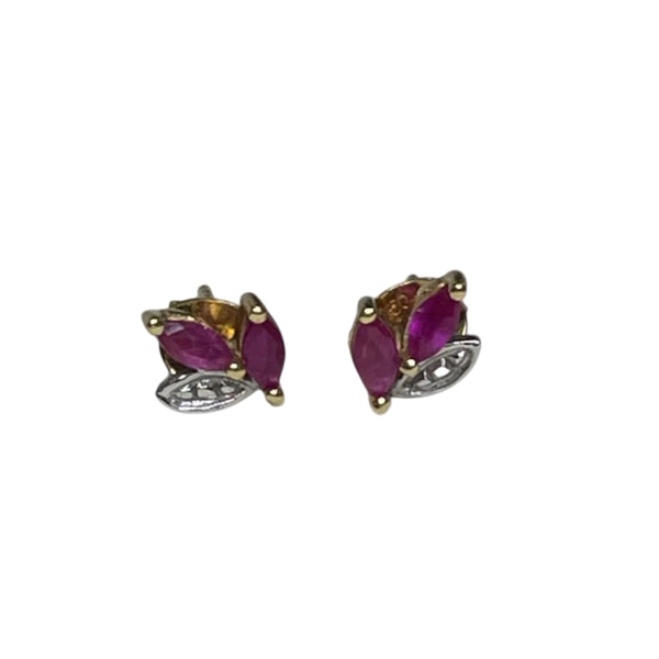 Boucles d'oreilles en or jaune avec pierre grenat