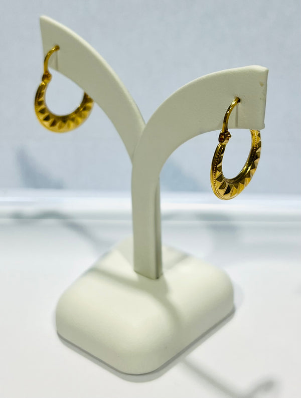 Boucles d'oreilles créoles en or jaune 18K - 1.20 Grs
