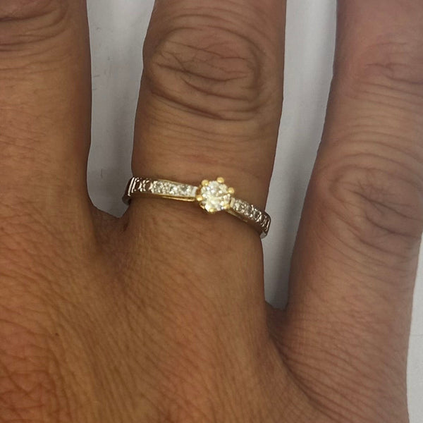 Bague solitaire en or jaune 18 K avec diamants