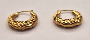 Boucles d'oreilles créoles en or jaune 18K