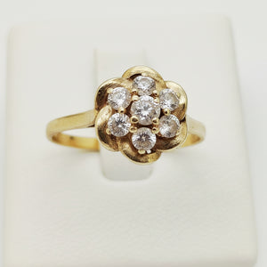 Élégante bague en or jaune avec oxyde