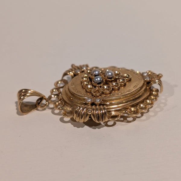 Pendentif boite en or jaune avec perles naturelles
