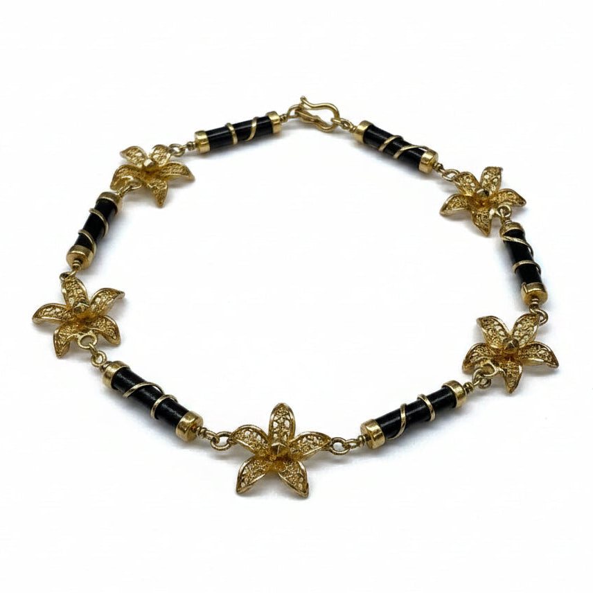 Bracelet fleur en or jaune 18k et coraux