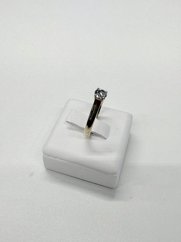 Solitaire en Or jaune 18k avec diamant de 0.44 carats