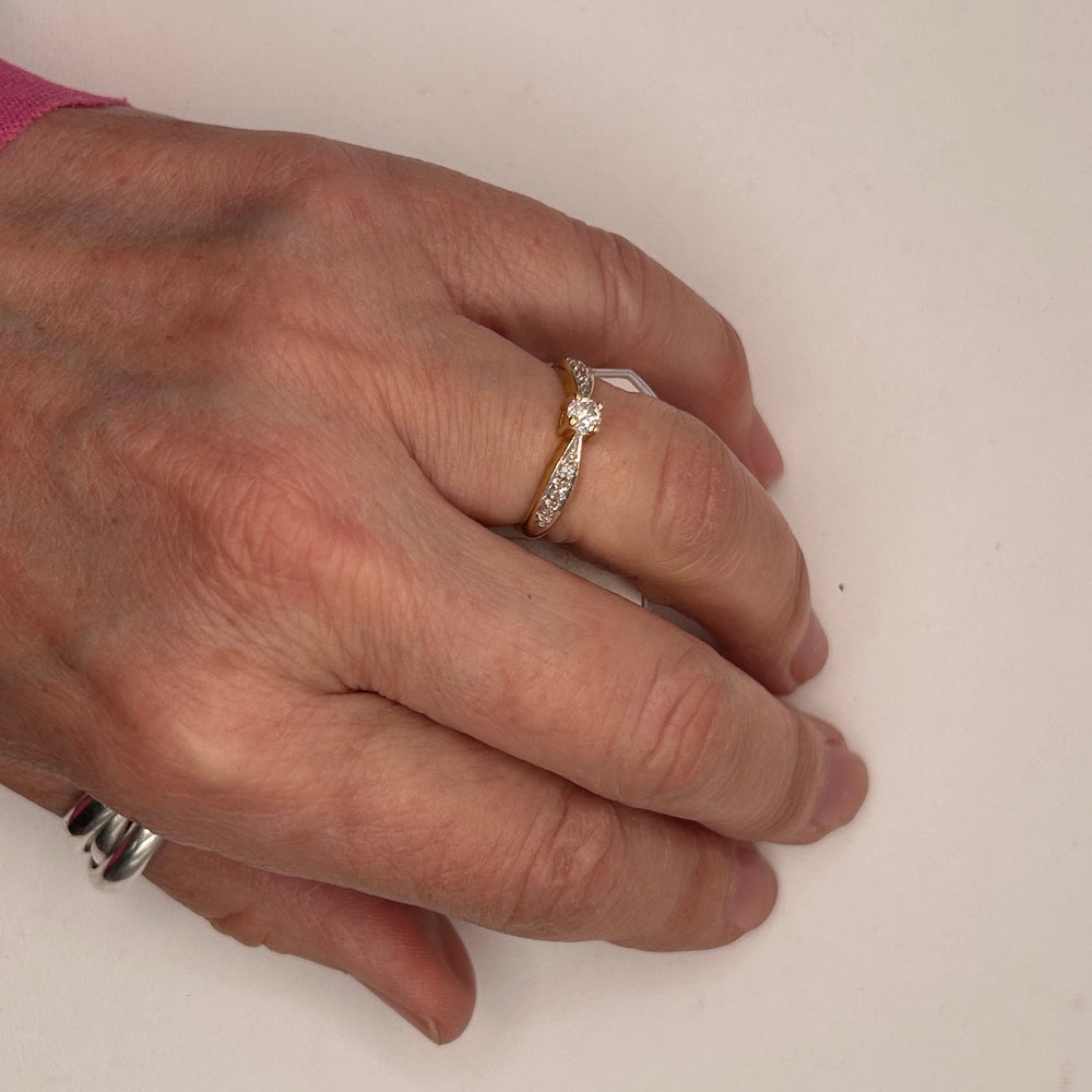 Solitaire Diamant Or Jaune 18K avec Pavage de Brillants