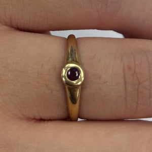 Bague en Or Jaune 18k avec pierre rouge