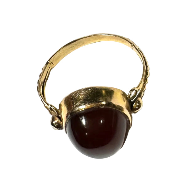 Bague en or jaune 18 carats sertie d'un grenat