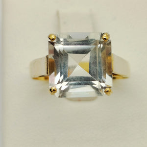 Bague en or jaune avec aigue marine