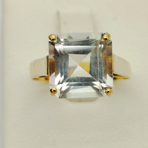 Bague en or jaune avec aigue marine