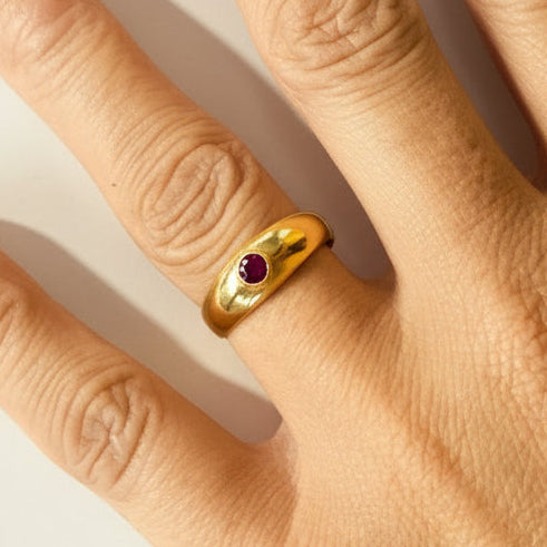 Bague Jonc Or Jaune 18K avec un Grenat