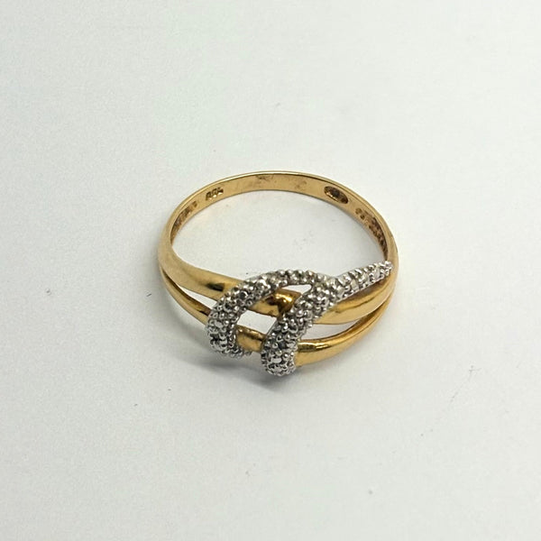 Bague ancienne en or 18 carats avec 2 diamants