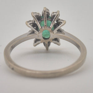 Bague Marguerite en Or Blanc Diamants et Emeraude 18 K - T 53