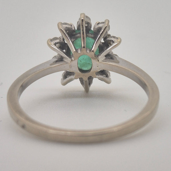 Bague Marguerite en Or Blanc Diamants et Emeraude 18 K - T 53