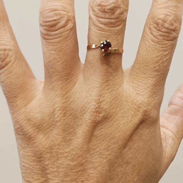 Bague solitaire en or 18k avec pierre grenat vintage