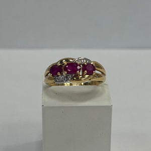 Bague en or 18 carats avec 3 pierres  naturelles