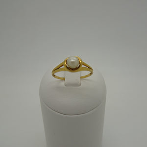 Bague en Or jaune 18K avec perle blanche