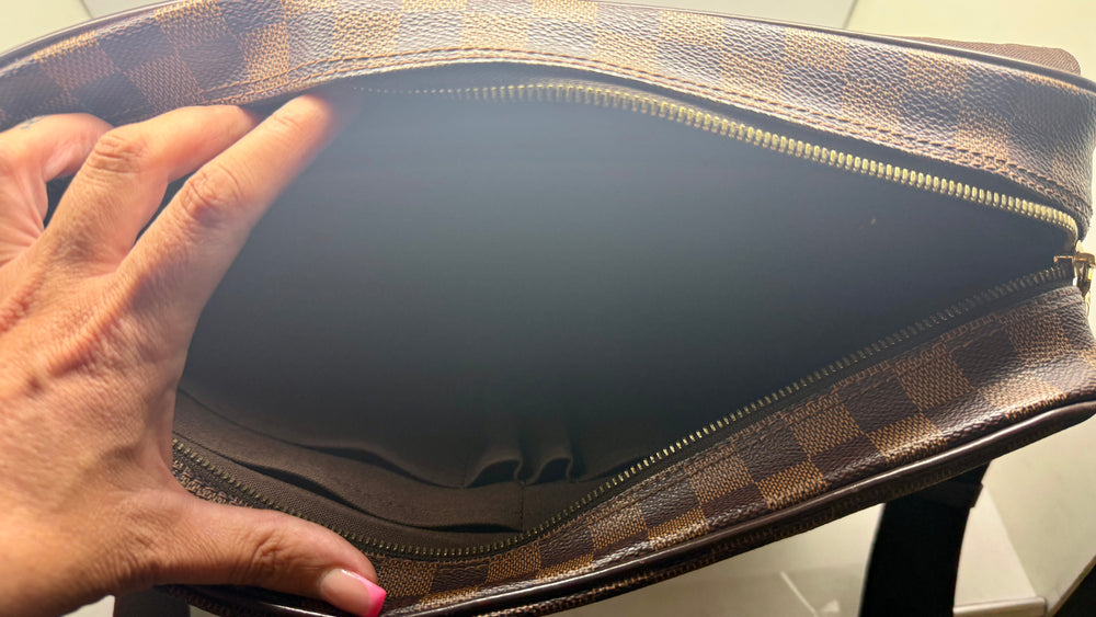 Sacoche Louis Vuitton Shelton MM en bon état