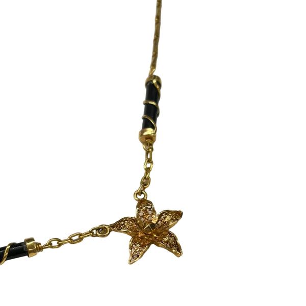 Collier Princesse Fleur en Or Jaune 18k avec Corail