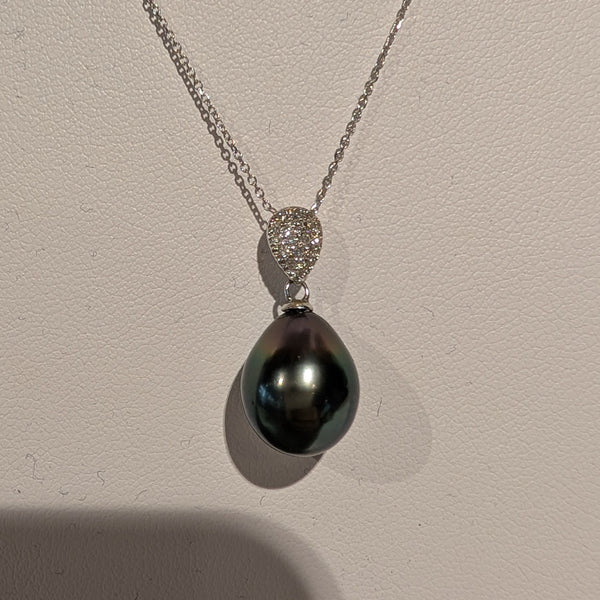 Collier en Or Blanc avec Diamants et Perle