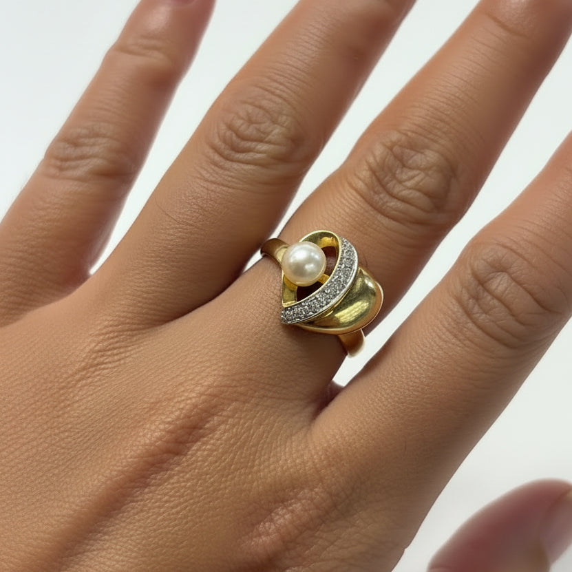 Cœur en Or Jaune avec 2 Diamants et Perle