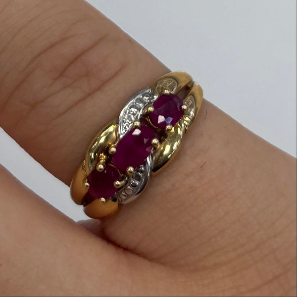 Bague en or 18 carats avec 3 pierres  naturelles