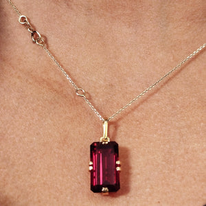 Pendentif en grenat et or jaune 18K 3.83