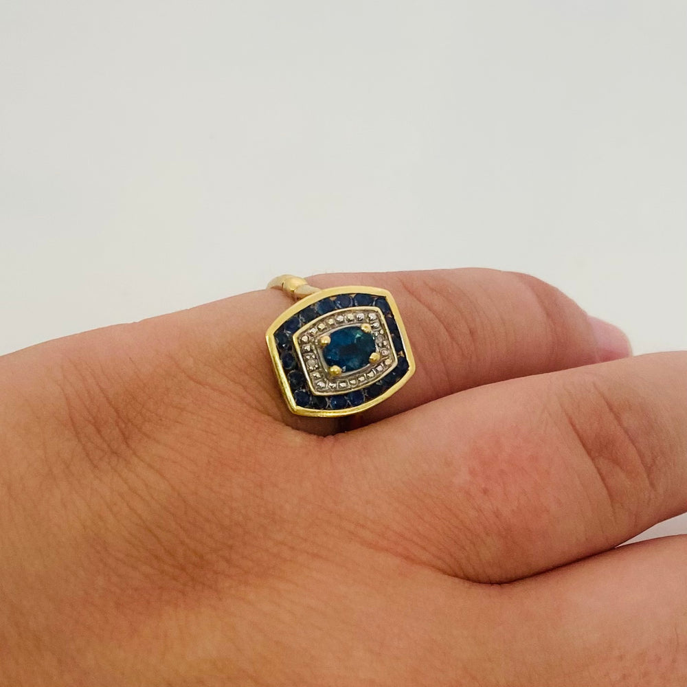 Bague or avec diamants et saphirs