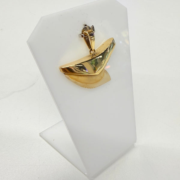 Pendentif Dent de Requin en Or Jaune 18k