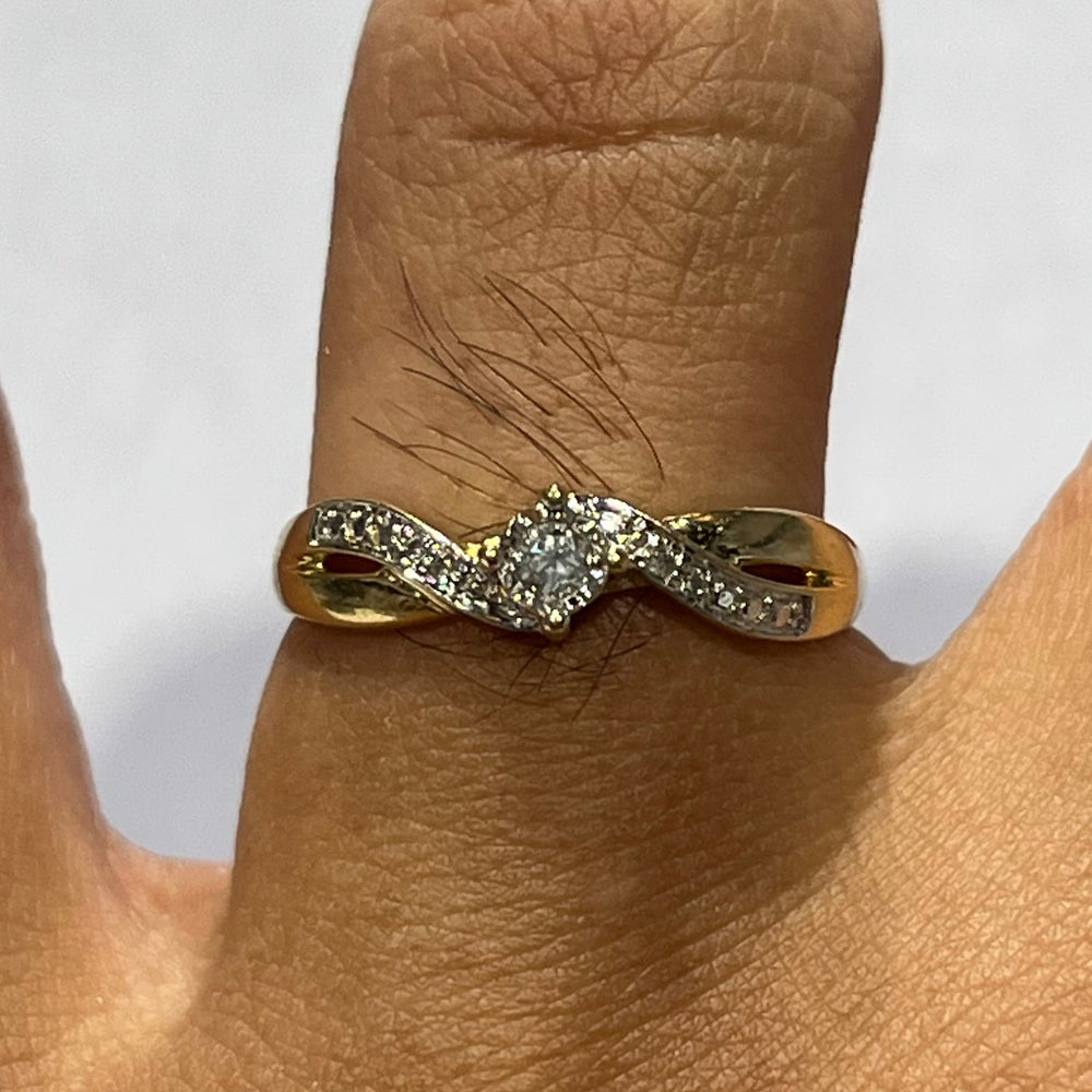 Bague en Or Jaune 18K sertie de Diamants