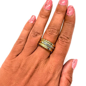Bague travaillée en or jaune et or blanc 18 carats – Taille 53