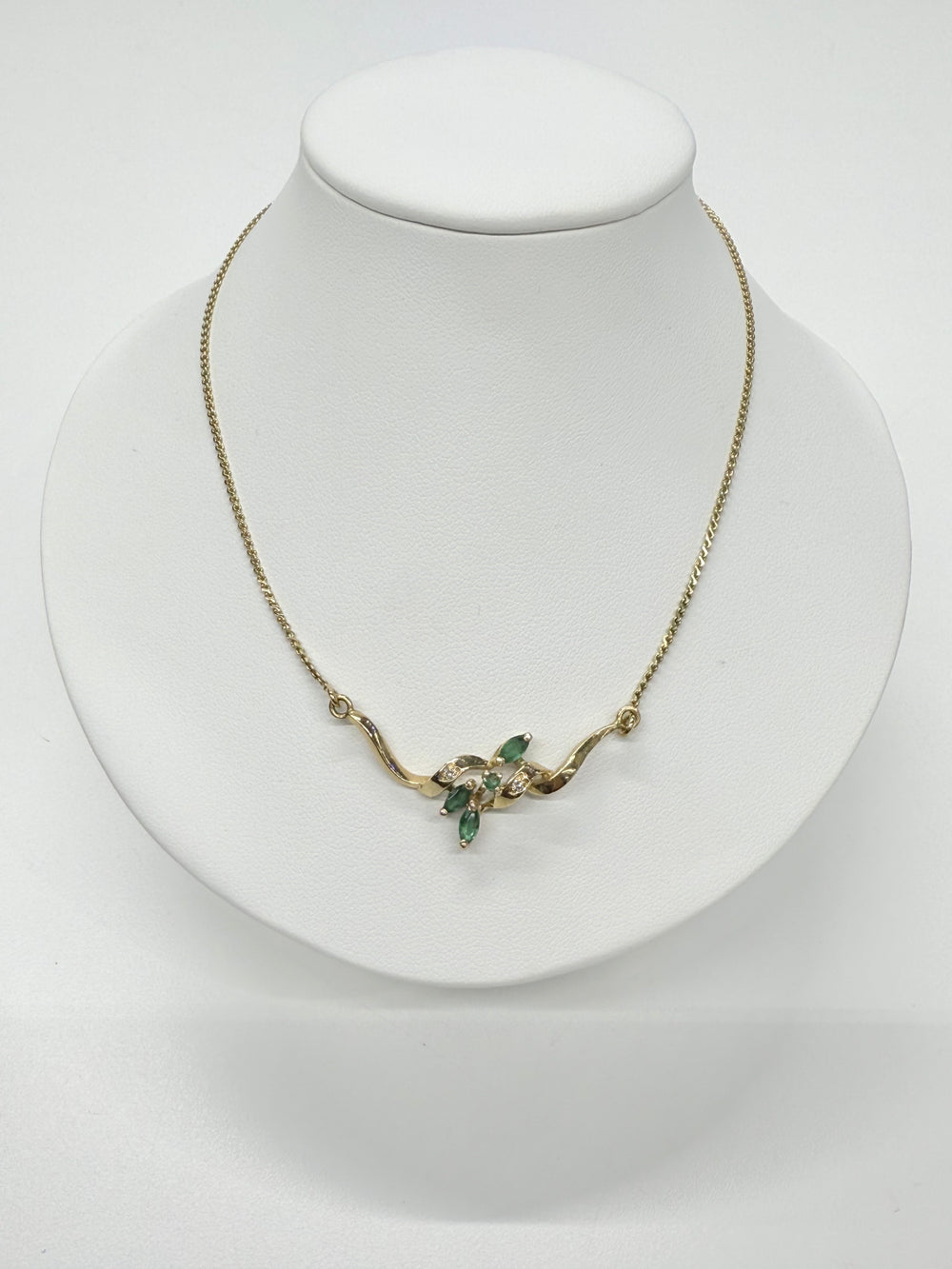Collier Princesse Or Jaune 18k avec Emeraudes et Diamants
