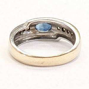 Bague en or blanc 18k avec 1 saphir 8 diamants - T54
