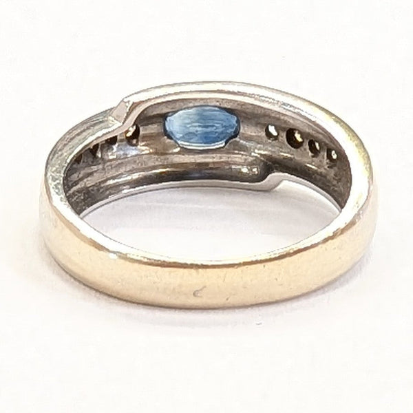 Bague en or blanc 18k avec 1 saphir 8 diamants - T54
