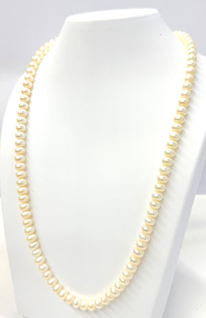 Collier sautoir en or jaune 18 carats et Perles