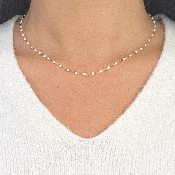 Collier ras du cou perles résine beige or 18 carats