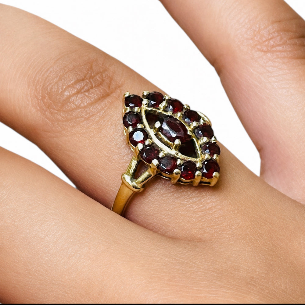 Baguette en or jaune 18 carats avec grenats