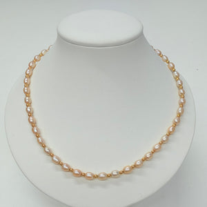 Collier ras du cou en perles d'eau et Or Jaune 18K