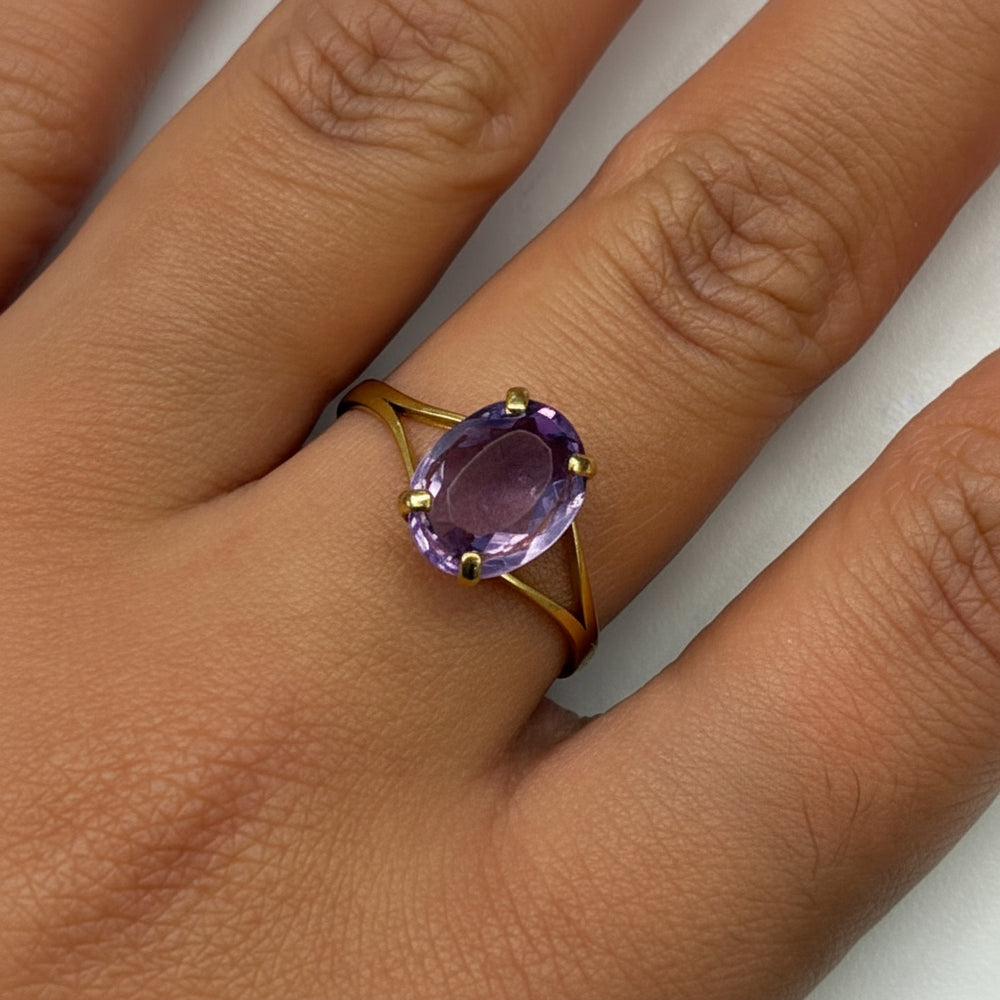 Bague en or jaune avec améthyste
