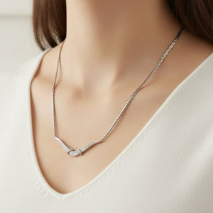 Collier V en Or Blanc - 11.50 G