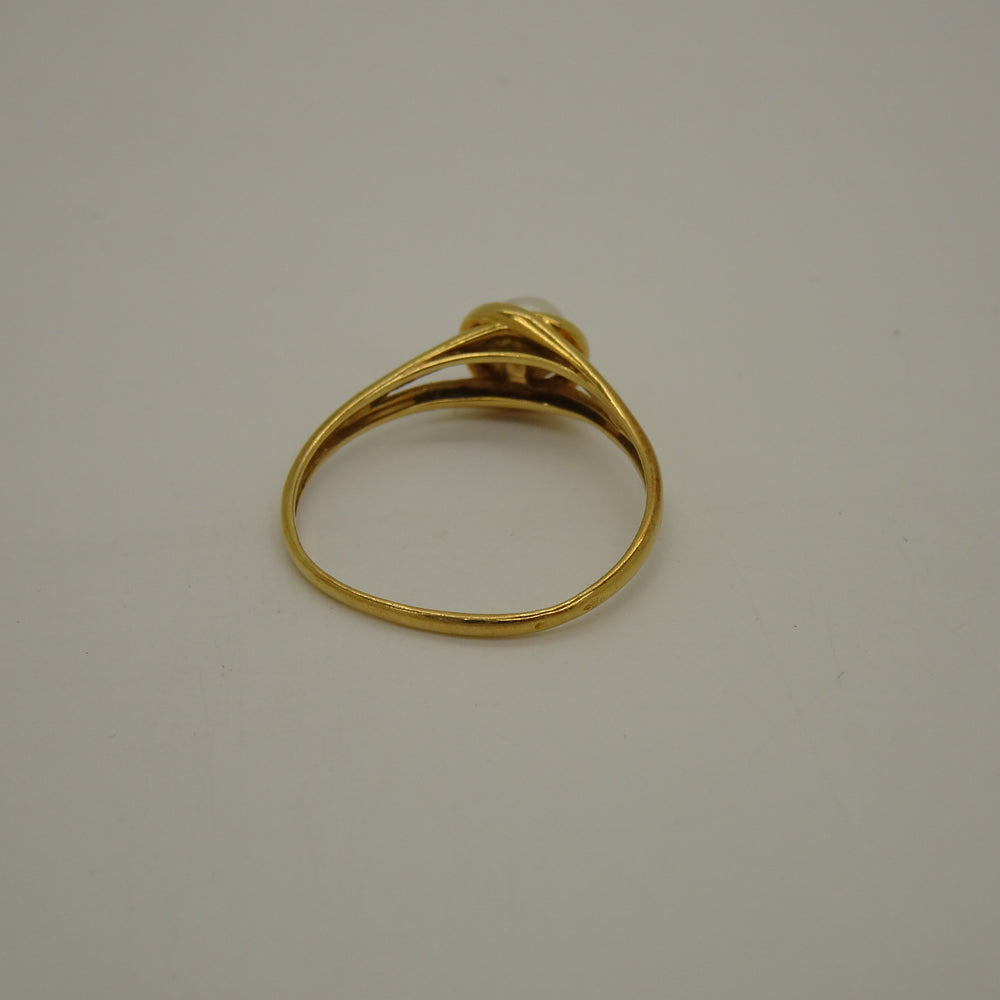 Bague en Or jaune 18K avec perle blanche