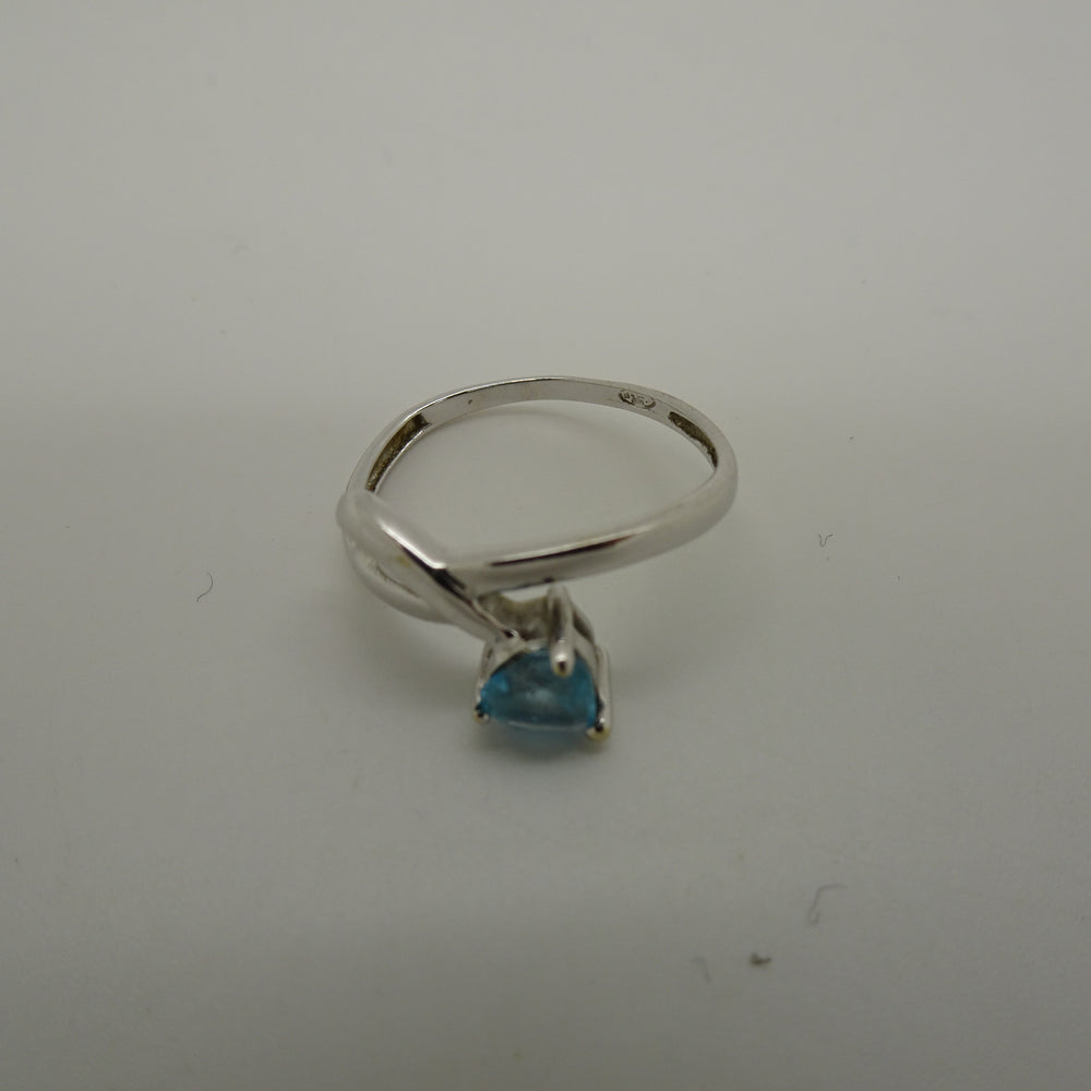 Bague en Or blanc 18K avec spinelle bleu