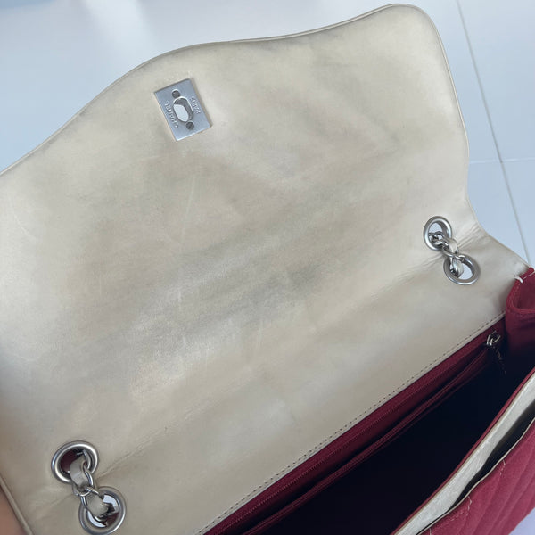 Sac à main Chanel Léo Vintage en jersey rouge - Fermoir tête