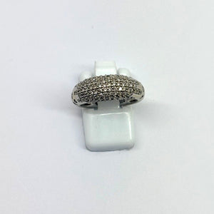 Bague empierrée en or gris 18K