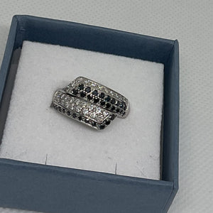 Bague Or Blanc 18K avec Diamants Noirs/Blancs