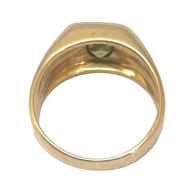 Chevalière en or jaune 18 carats avec péridot