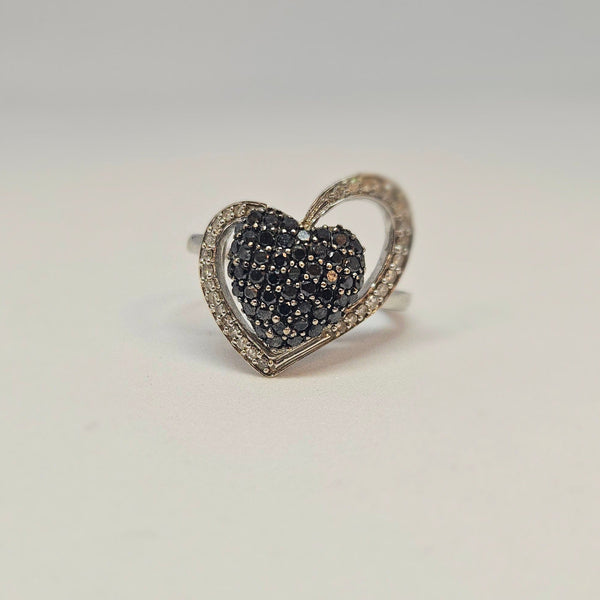 Bague Coeur en Or Blanc 18k avec Diamants Noirs et Blancs