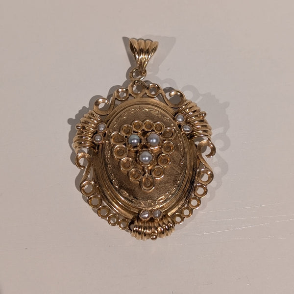 Pendentif boite en or jaune avec perles naturelles