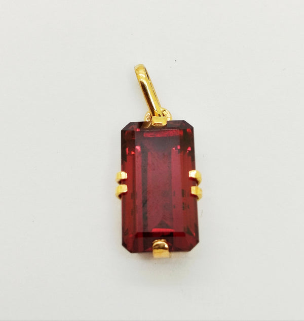 Pendentif en grenat et or jaune 18K 3.83