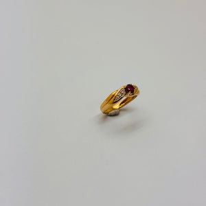 Bague en or jaune 18 carats avec rubis et diamants - T 50.5