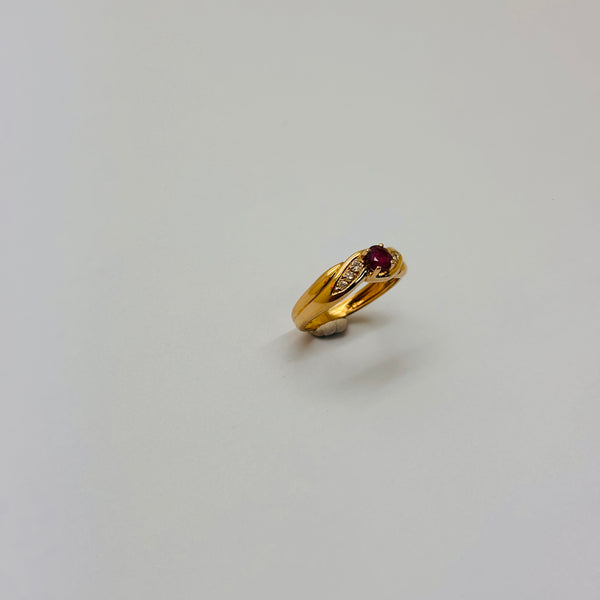 Bague en or jaune 18 carats avec rubis et diamants - T 50.5